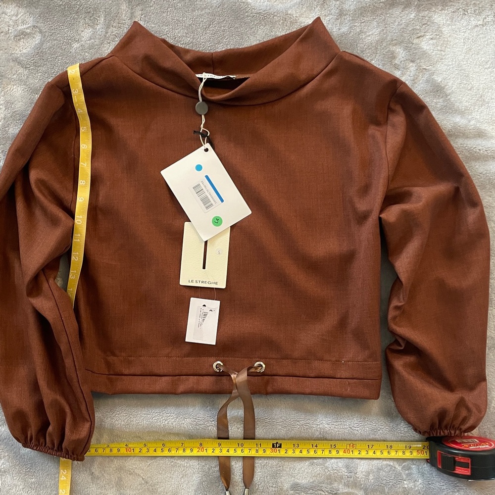 Le Streghe Crop Top